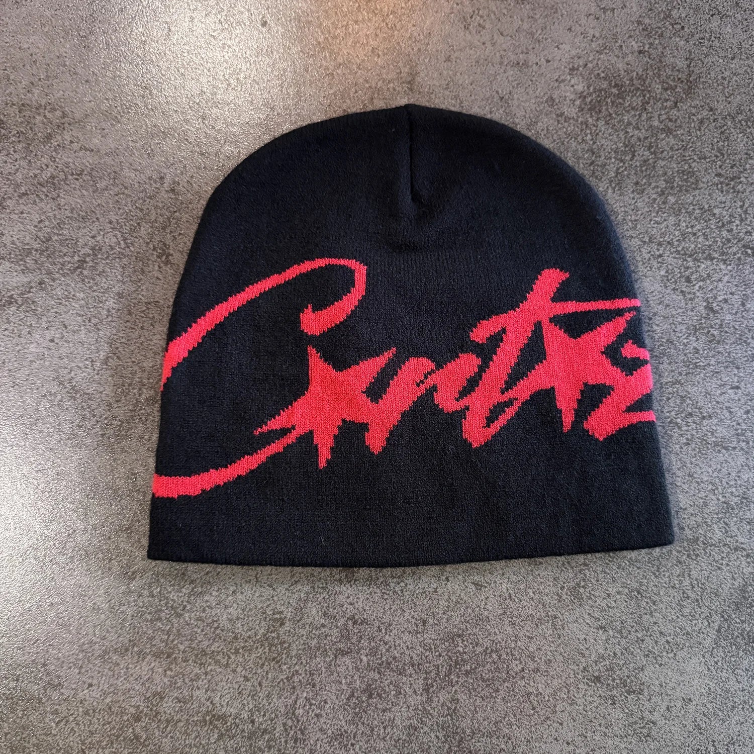 כובע גרב עם לוגו מעוצב