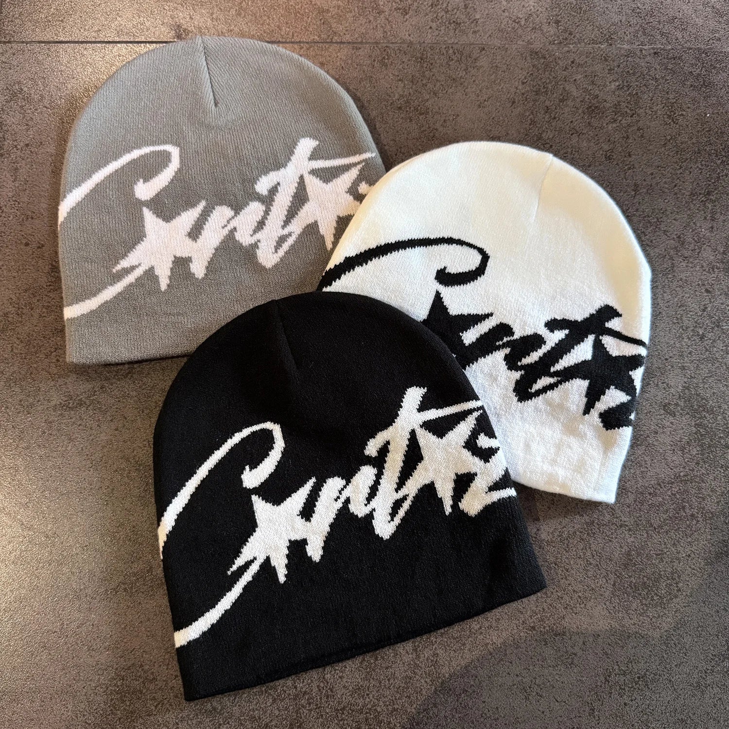 כובע גרב עם לוגו מעוצב